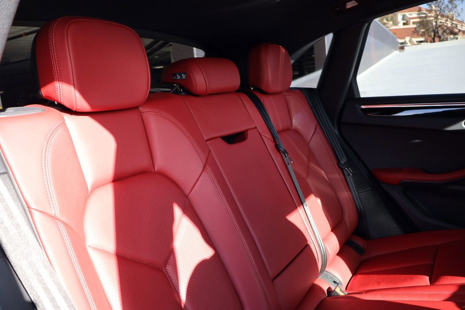 Certified 2025 Porsche Macan image 23