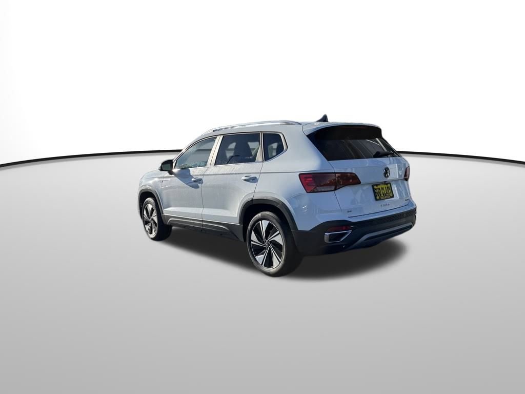 Used 2024 Volkswagen Taos SE image 3