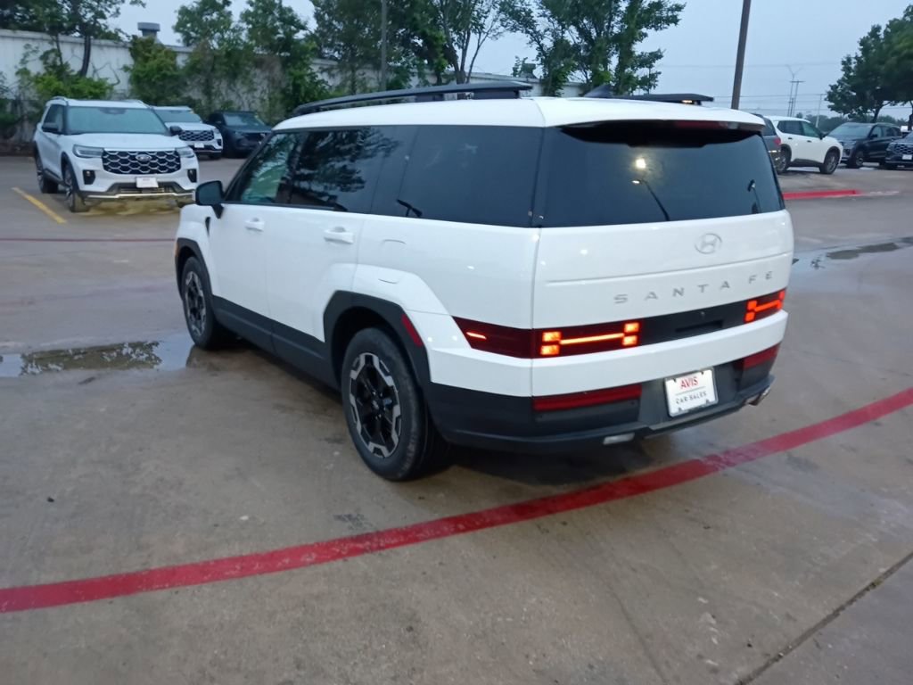 Used 2025 Hyundai Santa Fe SEL FWD image 8