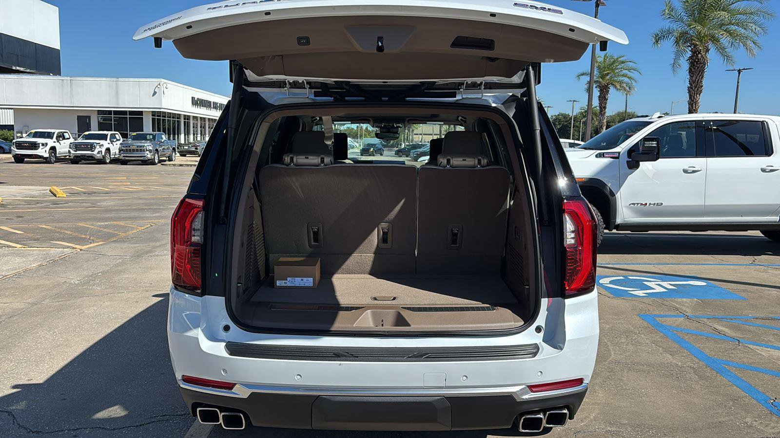 New 2026 GMC Yukon Denali w/ Advanced Technology Package image 18