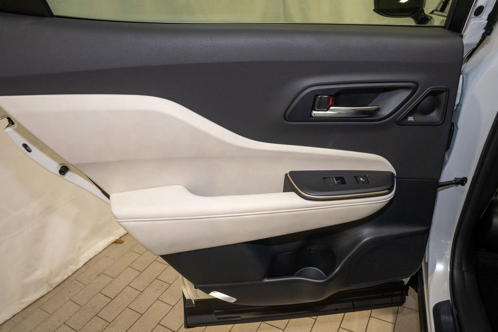 Used 2023 Toyota Crown Limited image 10