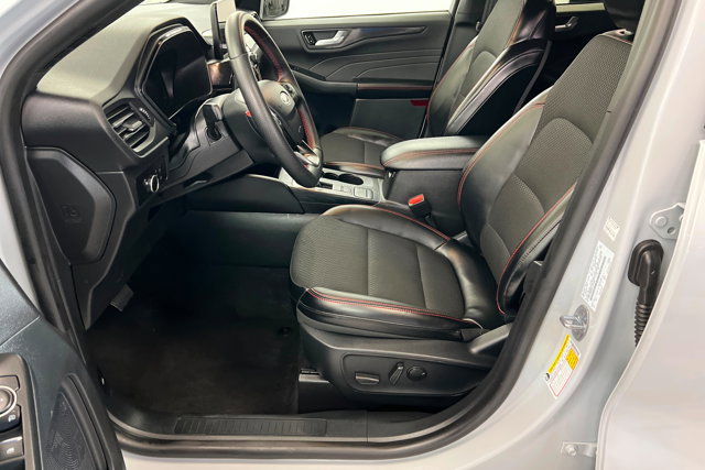 Used 2025 Ford Escape ST-Line image 17