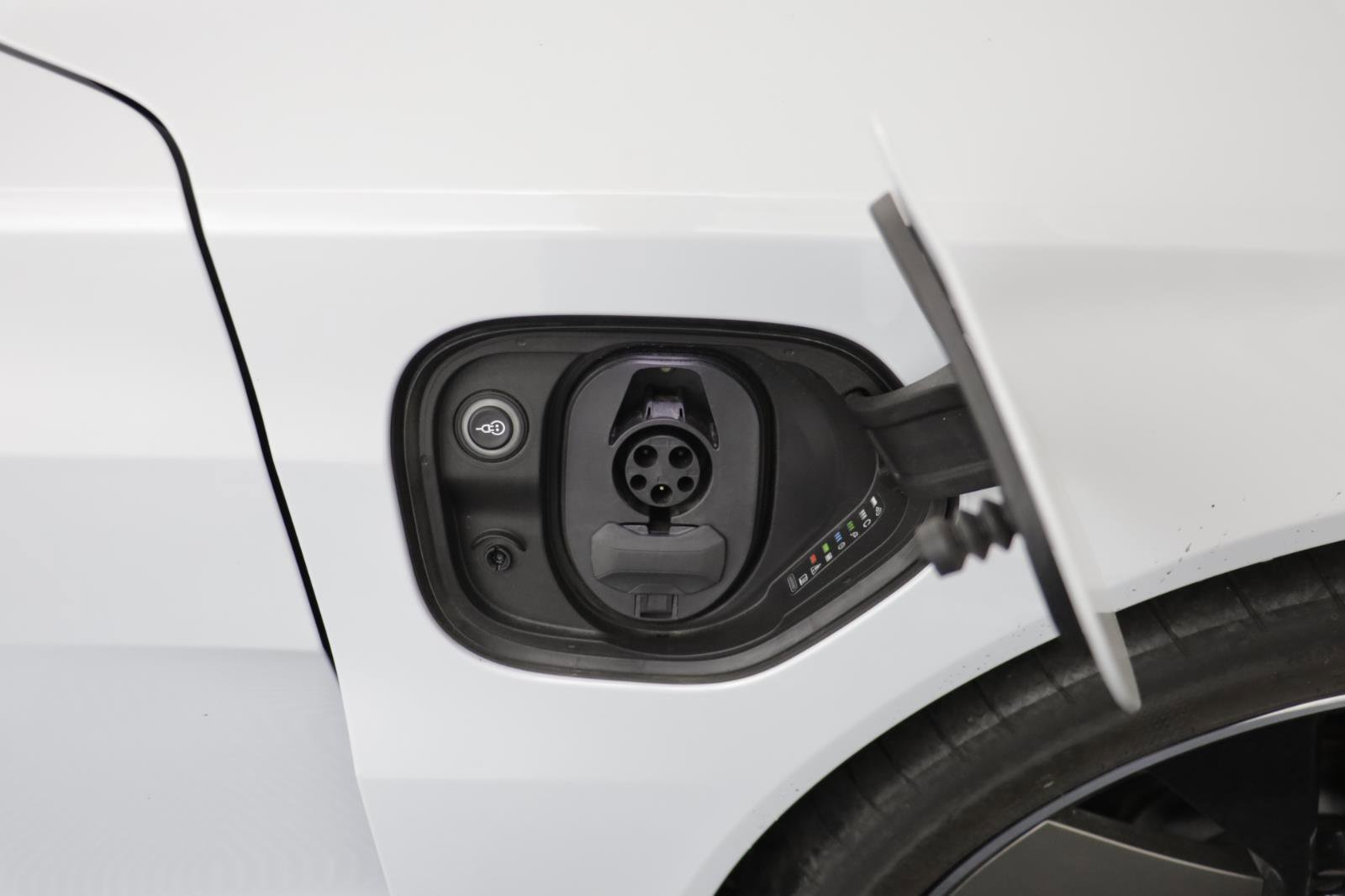 Used 2024 Audi e-tron GT Prestige image 23