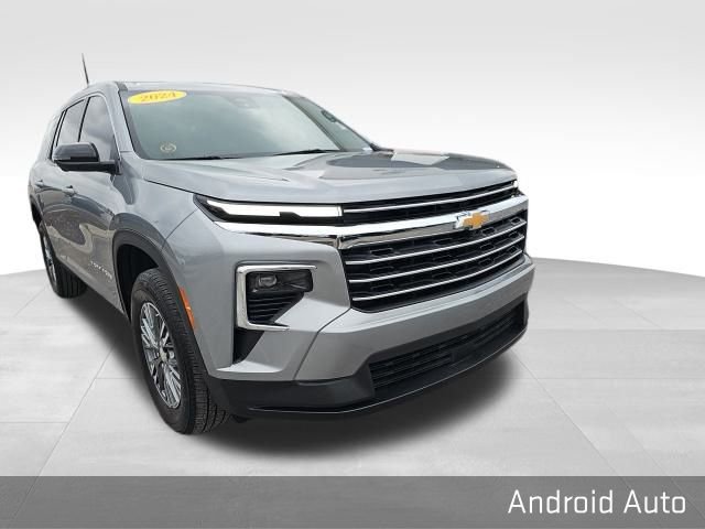 Used 2024 Chevrolet Traverse LT image 3
