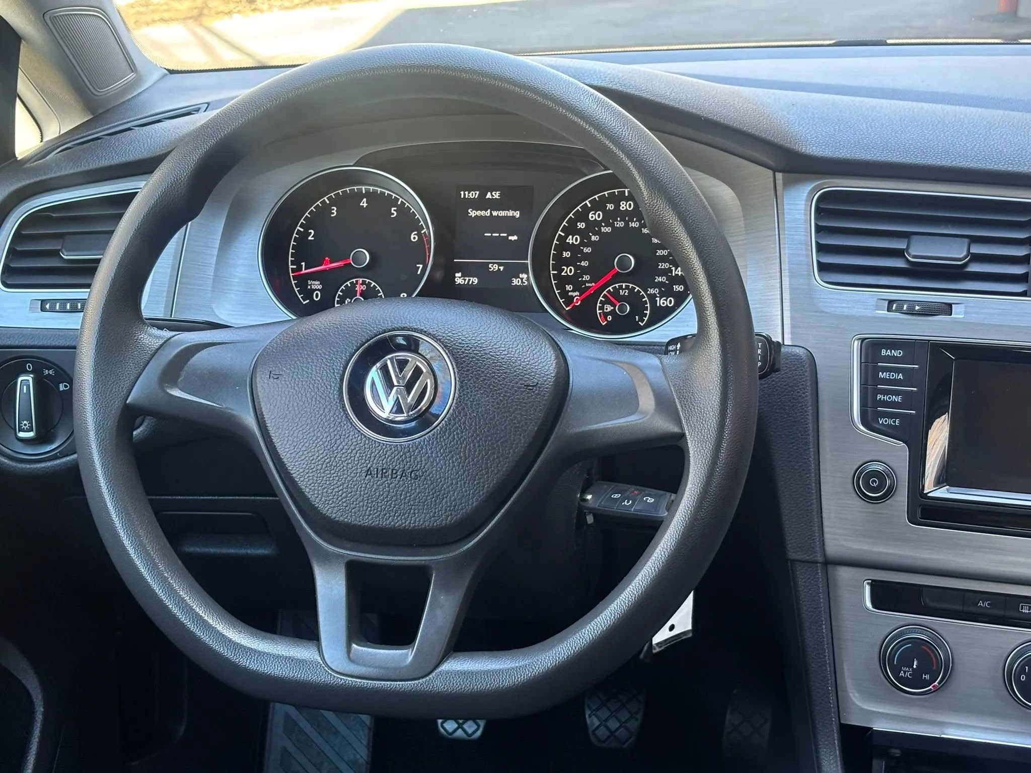 Used 2015 Volkswagen Golf Launch Edition FWD image 25
