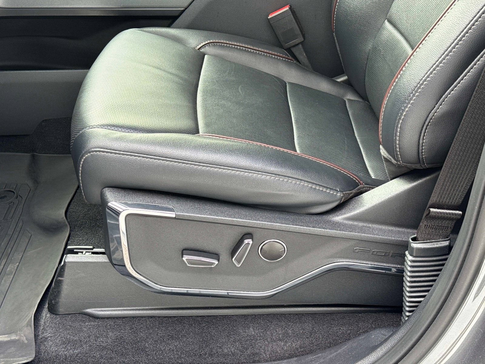 Used 2023 Ford F150 Lariat w/ Equipment Group 502A High image 19