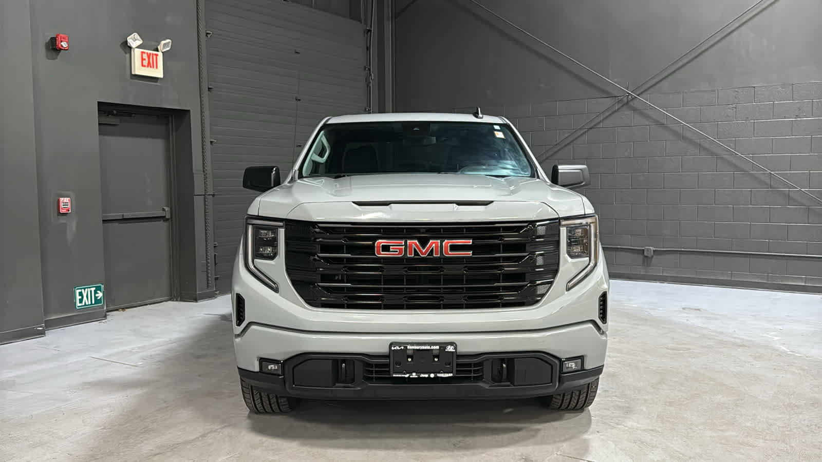 Used 2024 GMC Sierra 1500 Elevation AWD/4WD image 2