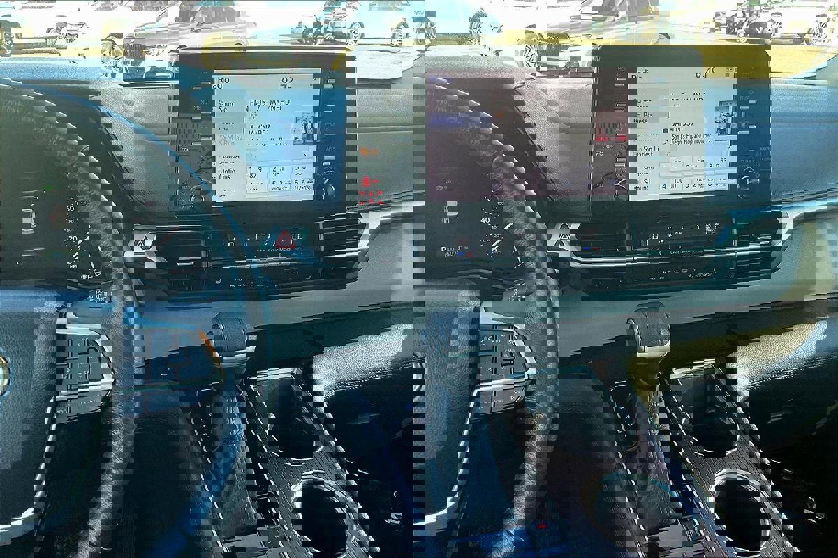 Used 2023 Toyota Sienna XLE image 5