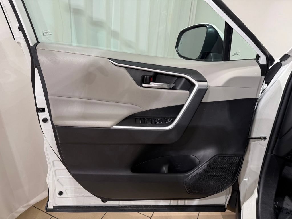 Used 2022 Toyota RAV4 XLE w/ Convenience Package AWD/4WD image 15