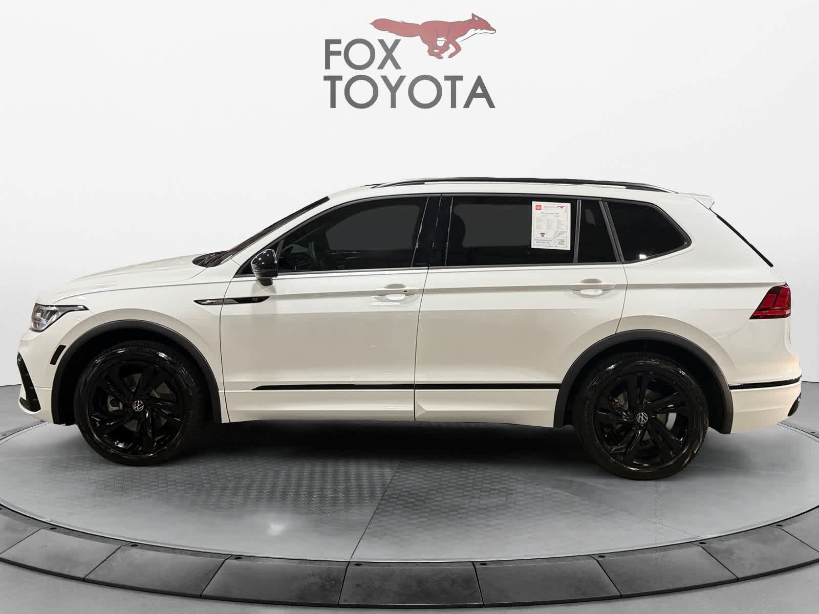 Used 2024 Volkswagen Tiguan SE R-Line FWD image 3