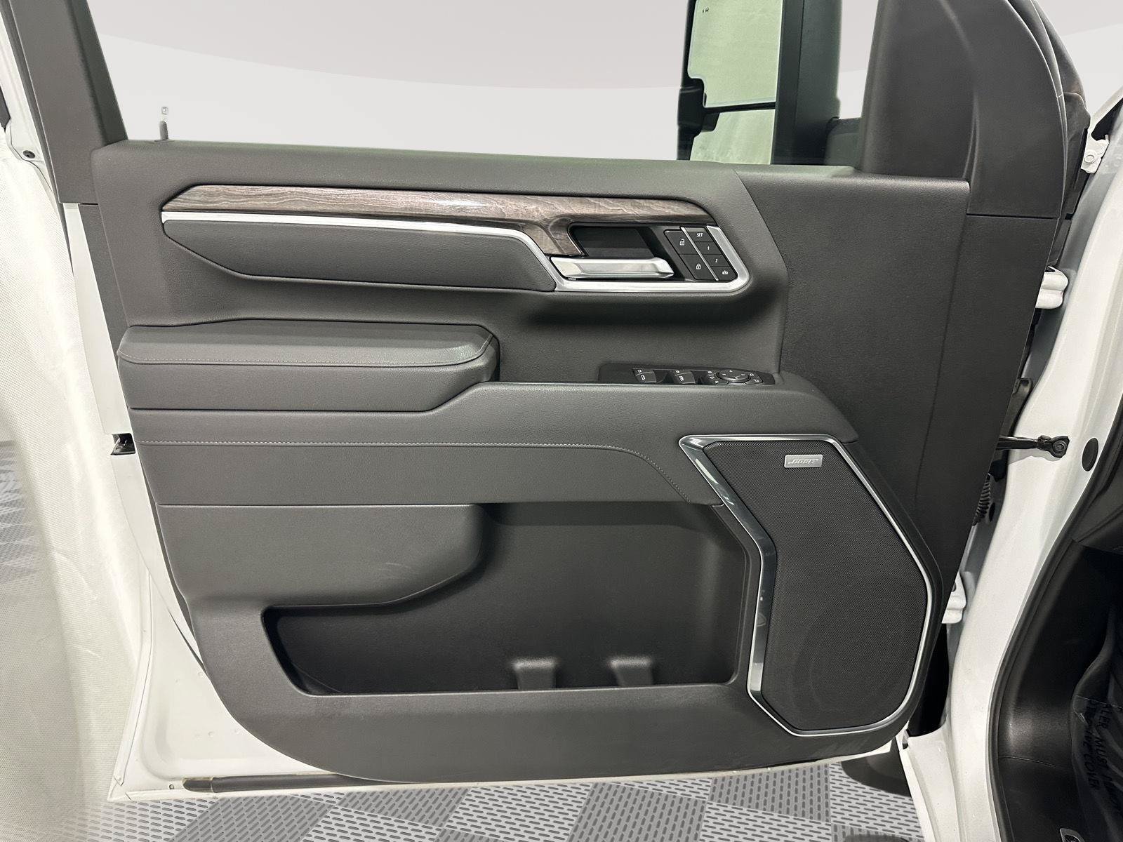 Used 2025 Chevrolet Silverado 3500 LTZ w/ LTZ Plus Package AWD/4WD image 19