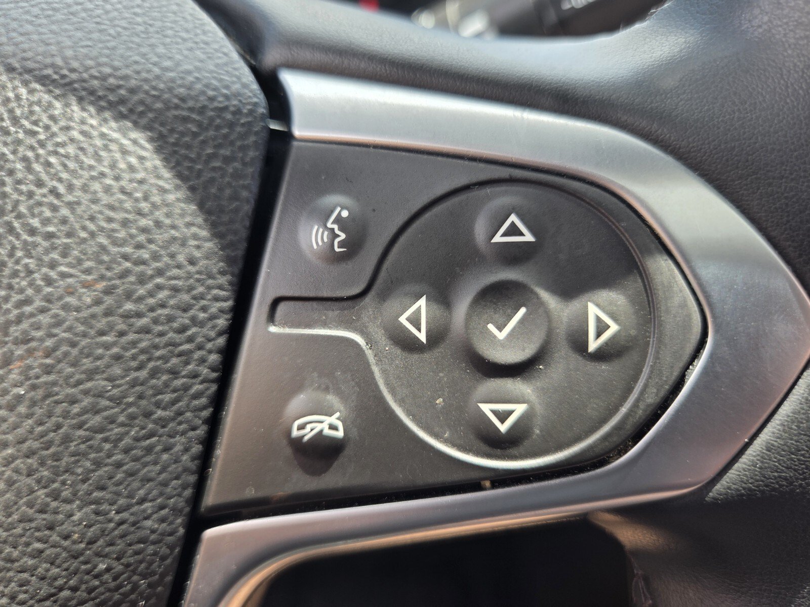 Used 2023 Chevrolet Traverse High Country w/ LPO, Floor Liner Package FWD image 30