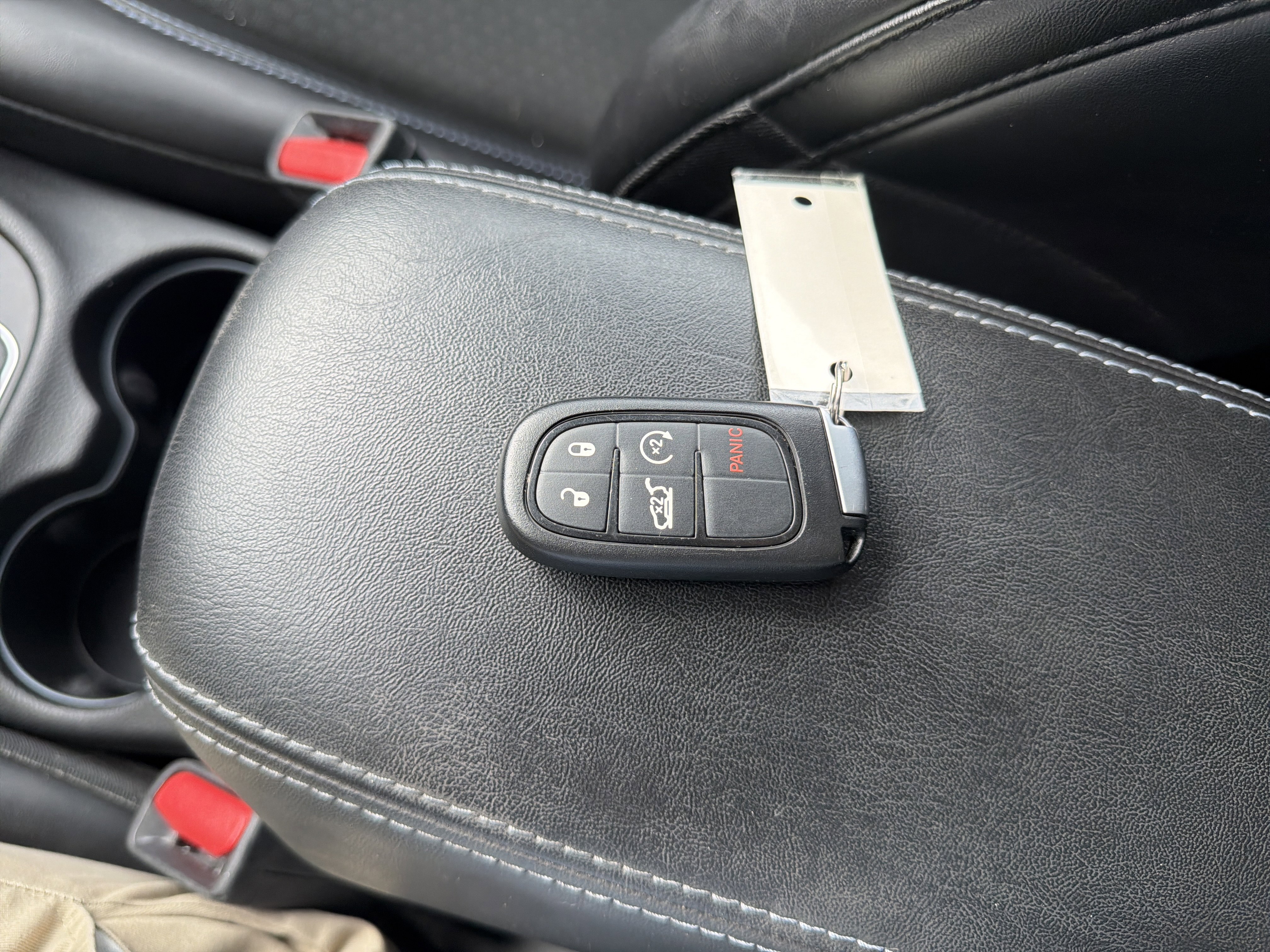 Used 2019 Jeep Cherokee Latitude Plus w/ Comfort/Convenience Group AWD/4WD image 29