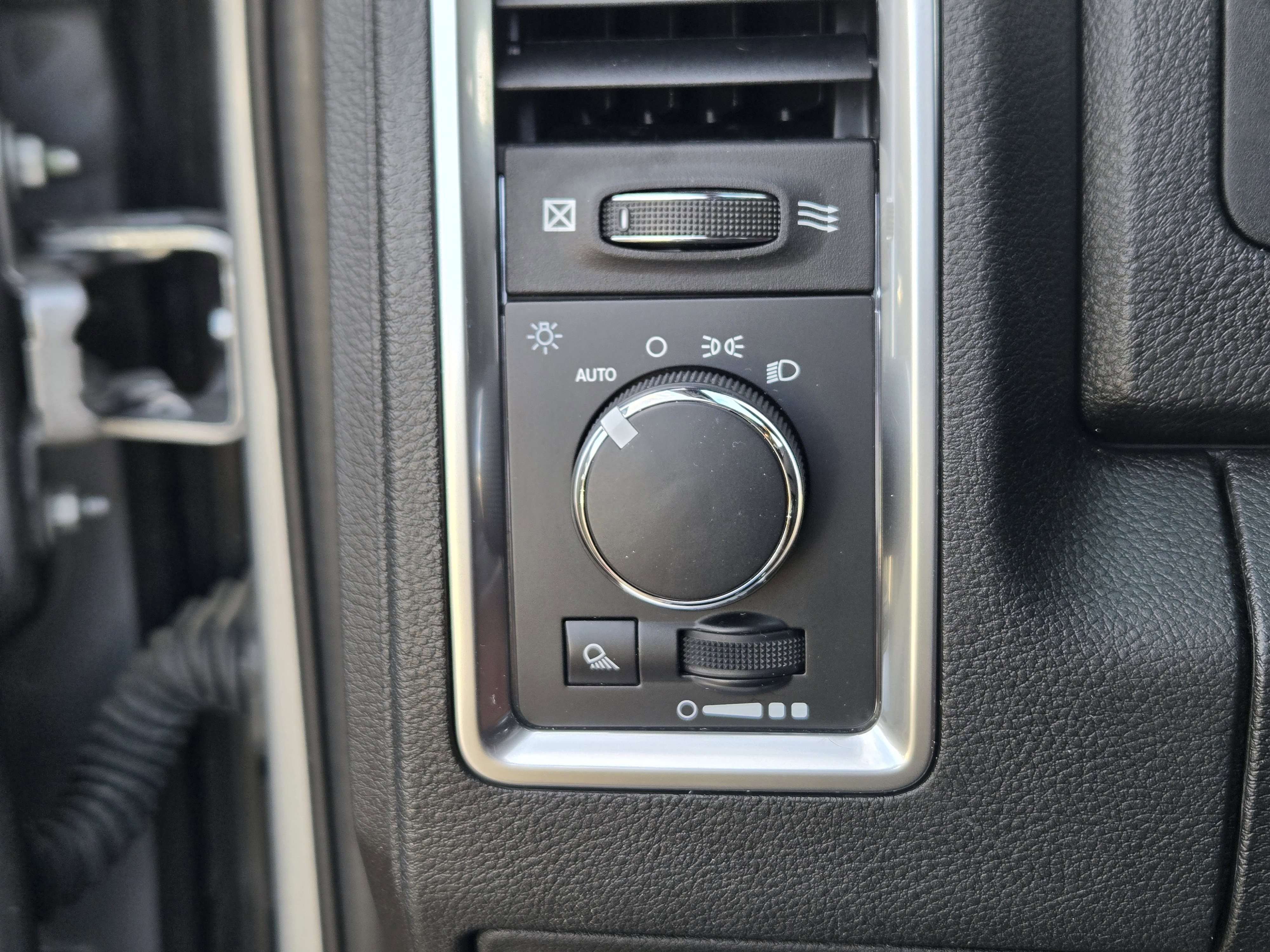 Used 2024 RAM 1500 Classic Warlock image 32