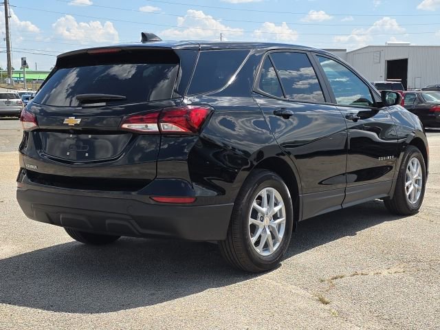 Used 2023 Chevrolet Equinox LS w/ LS Convenience Package FWD image 5