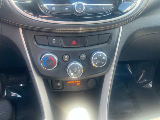 Used 2017 Chevrolet Trax LT w/ Driver Confidence Package FWD image 23