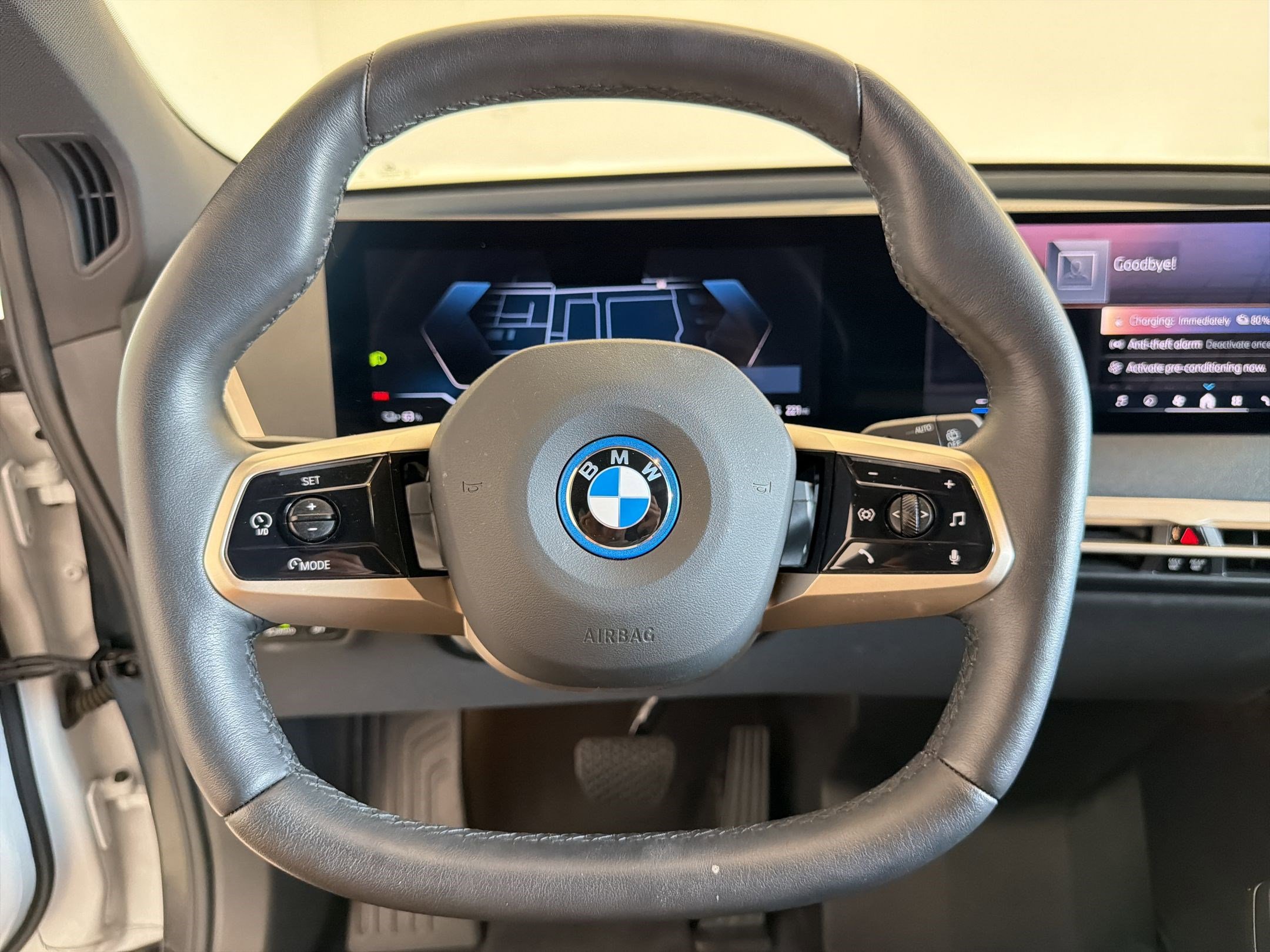 Used 2025 BMW iX xDrive50 w/ Premium Package AWD/4WD image 18
