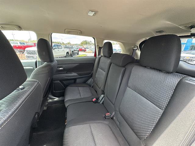 Used 2018 Mitsubishi Outlander SE image 13