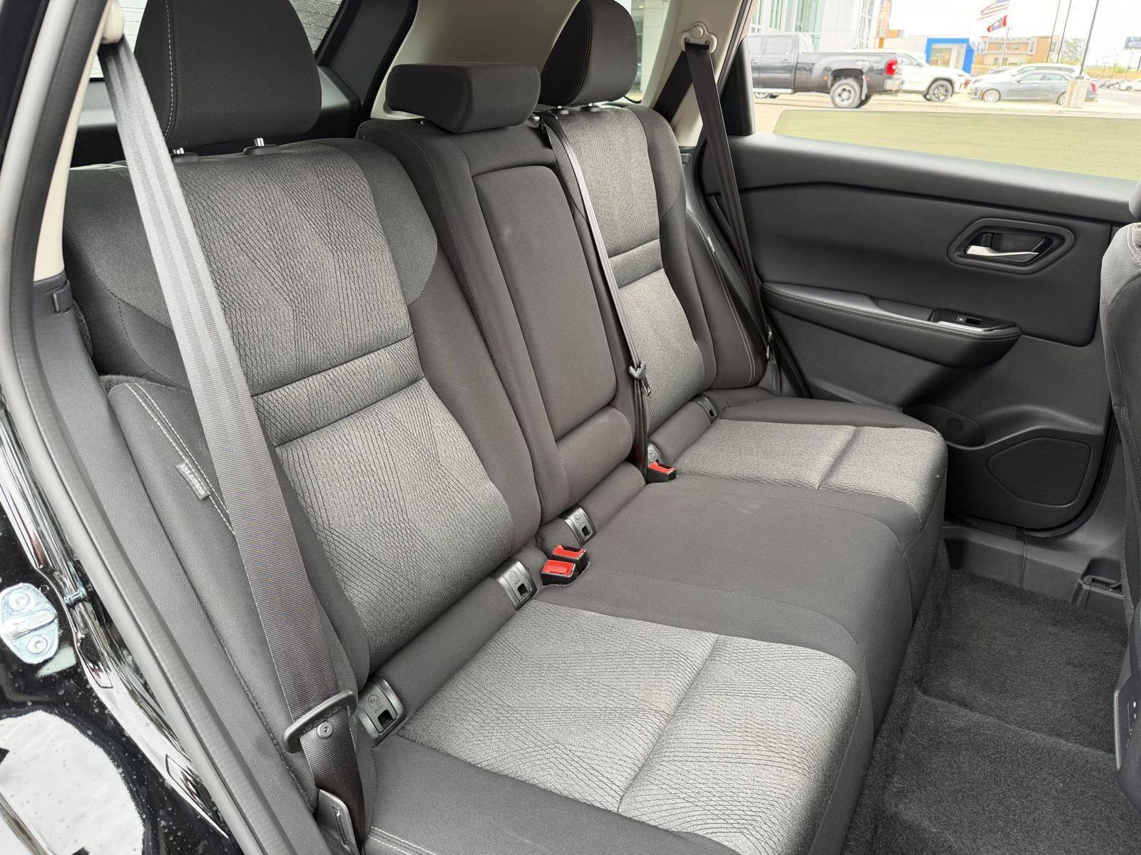 Used 2025 Nissan Rogue SV image 18