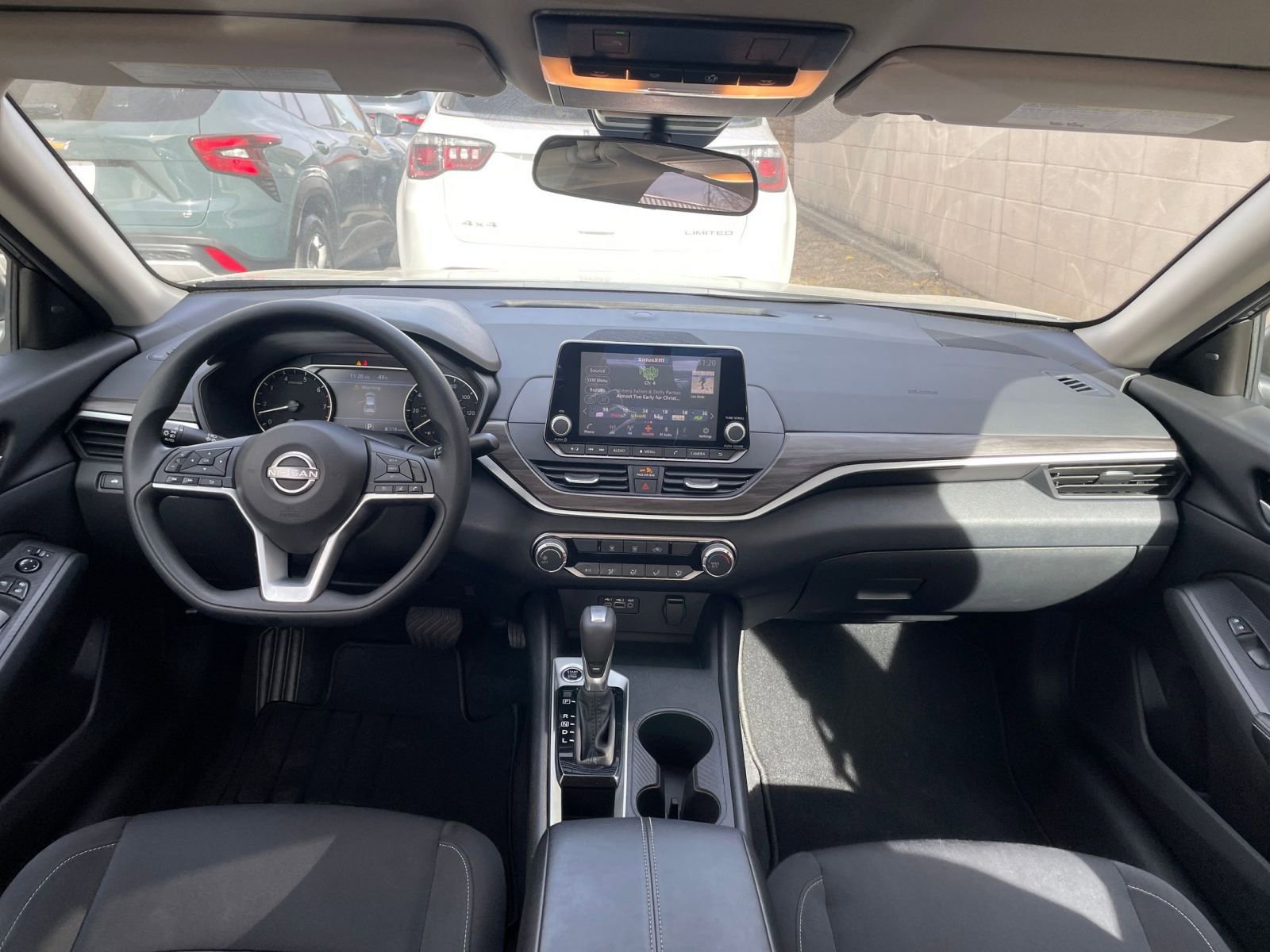 Used 2025 Nissan Altima 2.5 SV image 32