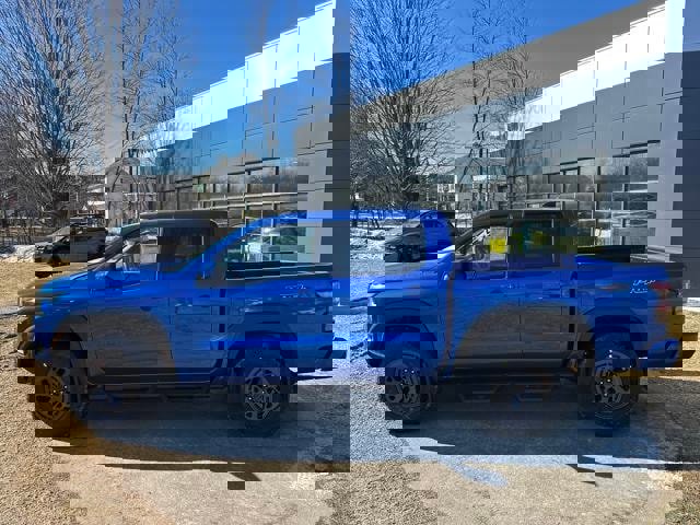 New 2025 Nissan Frontier PRO-4X image 3