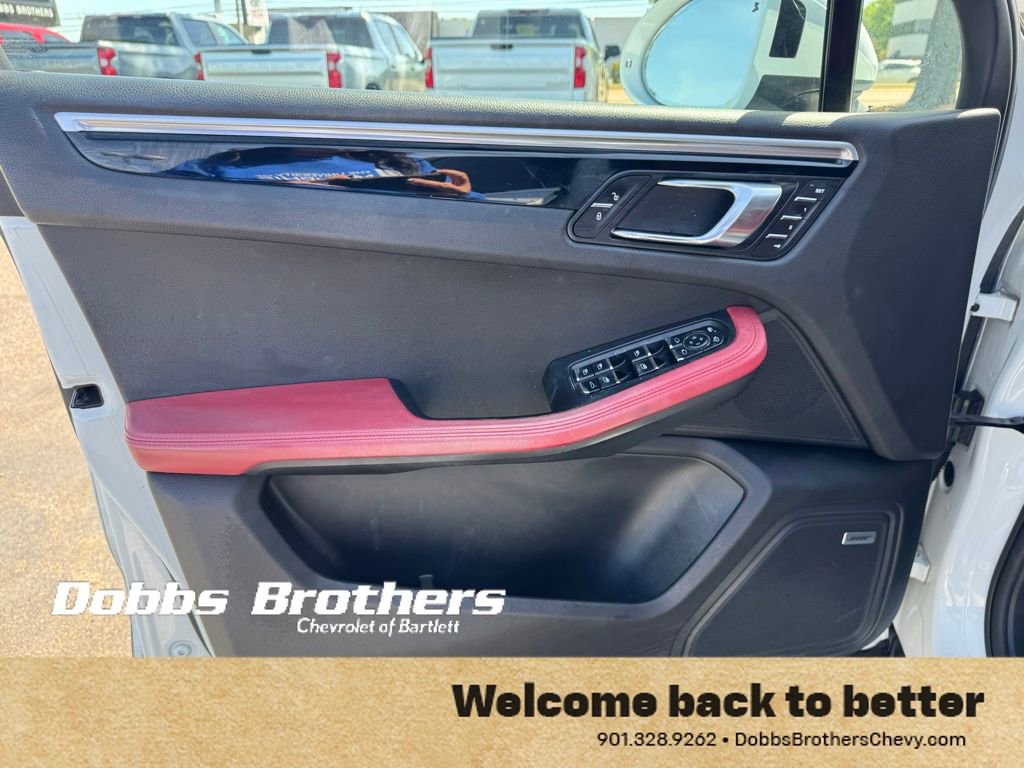 Used 2018 Porsche Macan S image 13