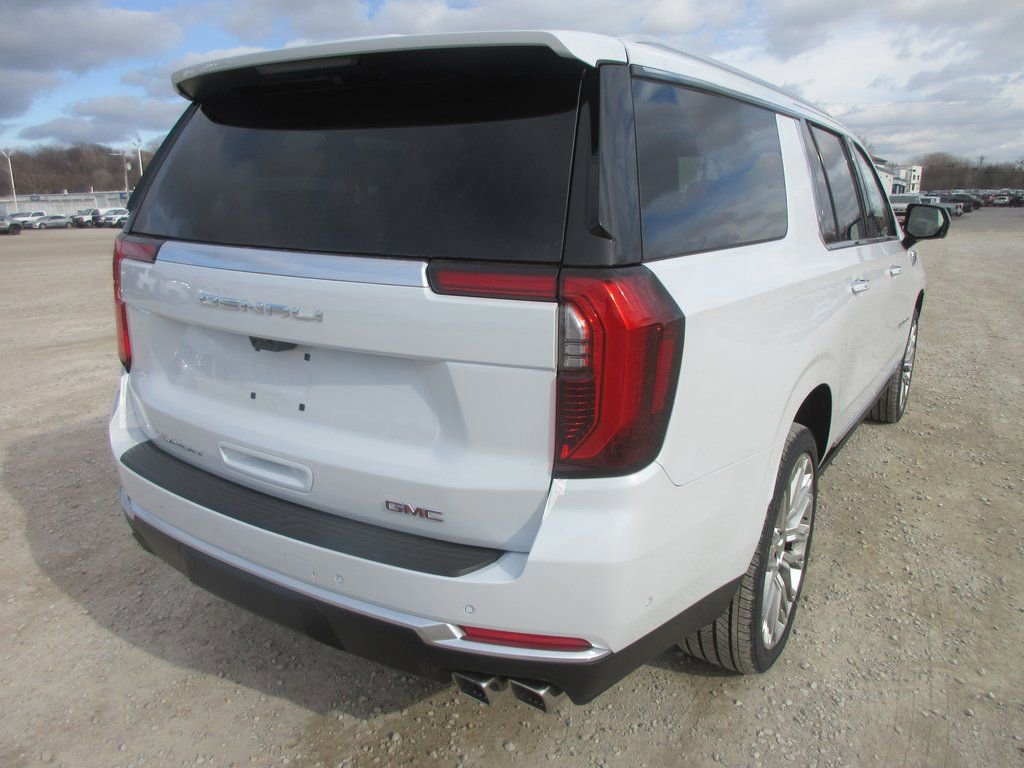 New 2026 GMC Yukon XL Denali w/ Denali Reserve Package image 4