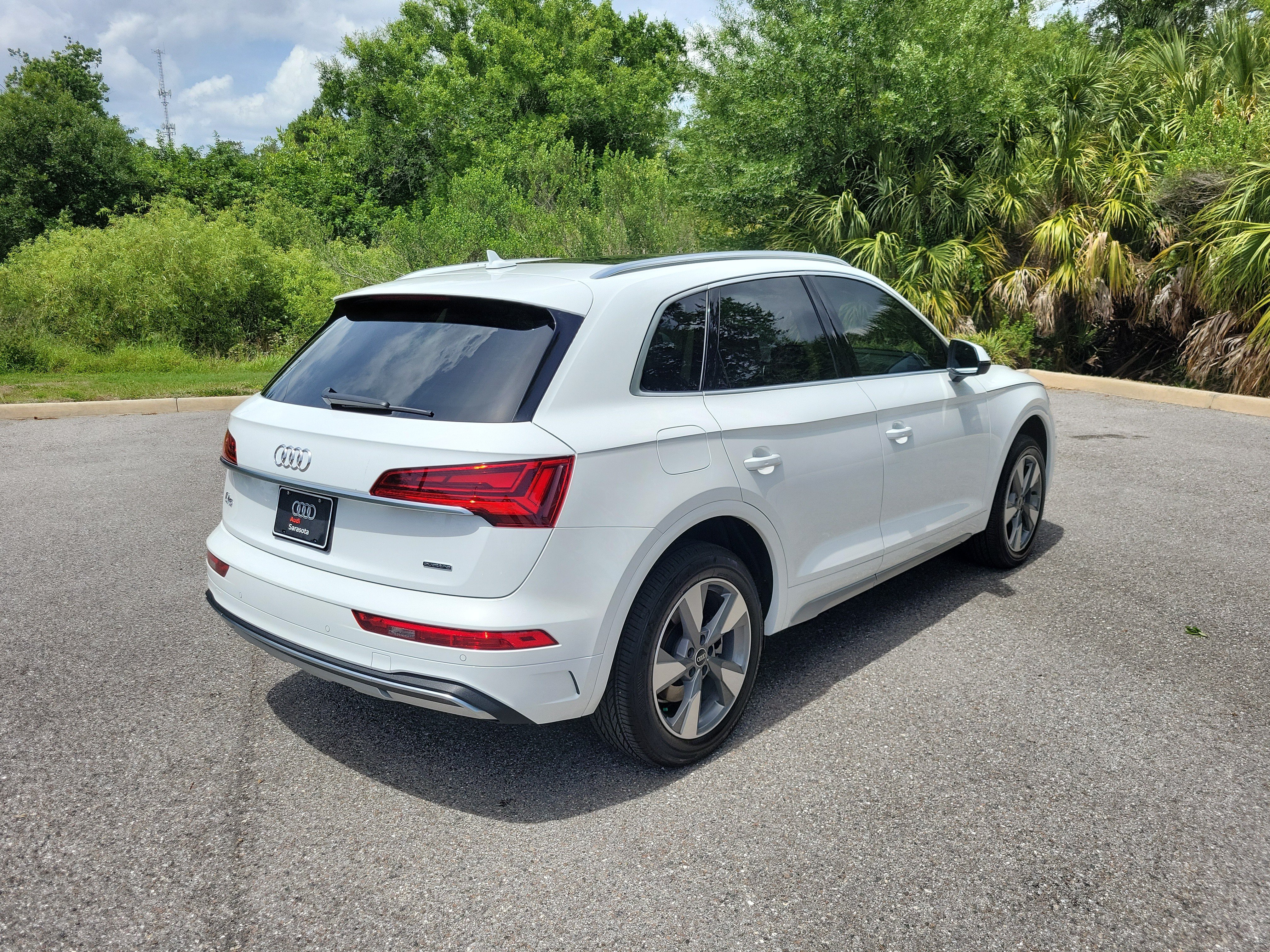 Used 2023 Audi Q5 2.0T Premium w/ Convenience Package AWD/4WD image 4