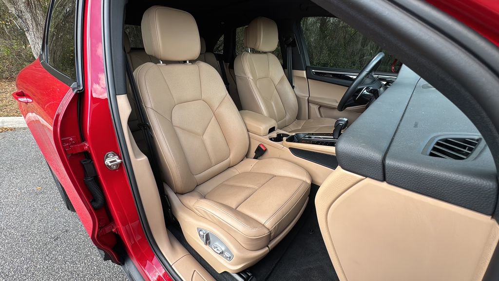 Certified 2023 Porsche Macan w/ Premium Package Plus image 18