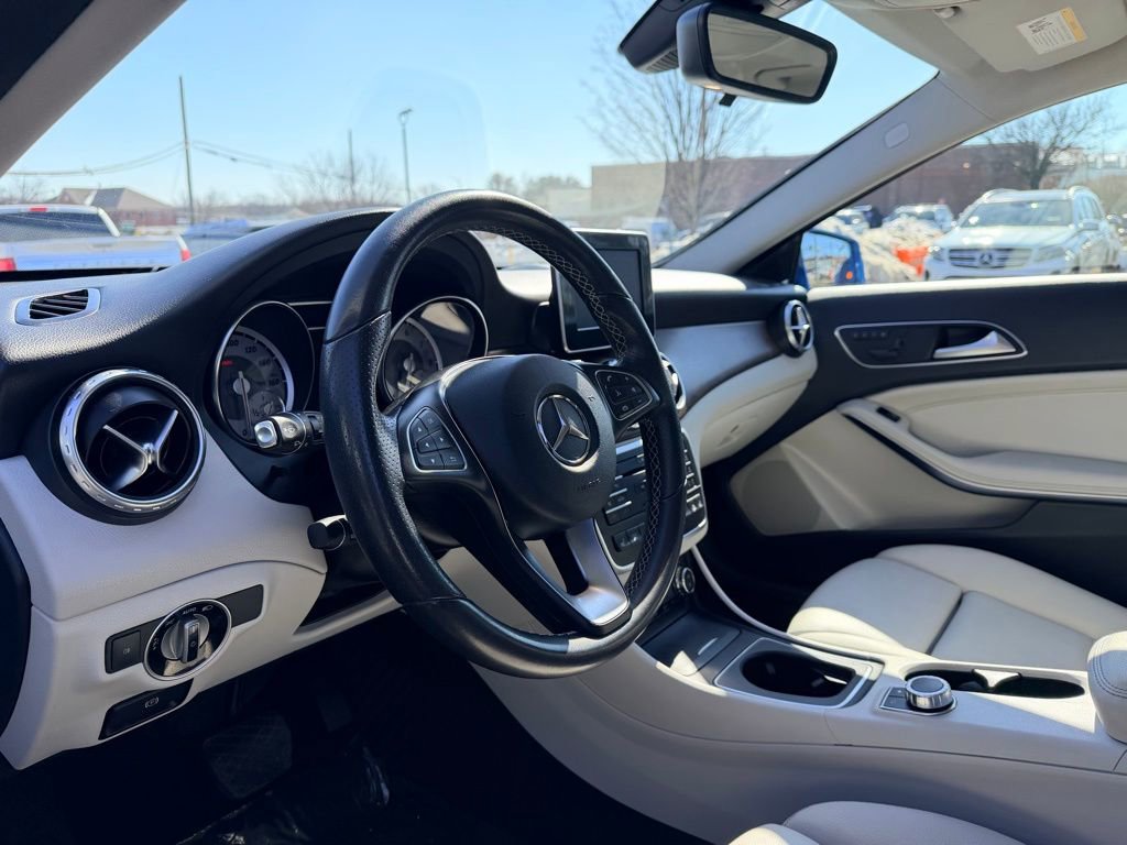 Used 2017 Mercedes-Benz GLA 250 4MATIC image 10