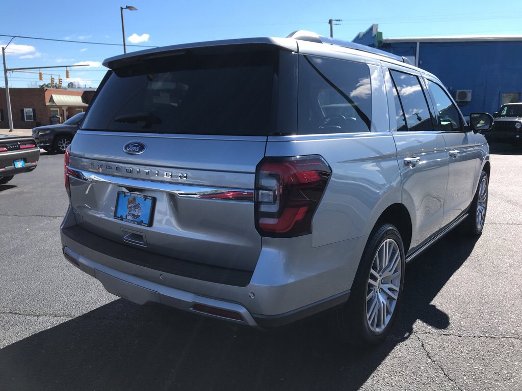 Used 2023 Ford Expedition Limited image 3