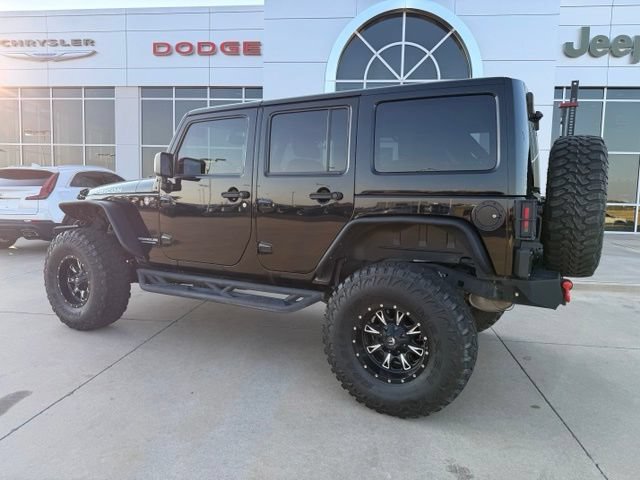 Used 2015 Jeep Wrangler Unlimited Rubicon w/ Connectivity Group AWD/4WD image 3