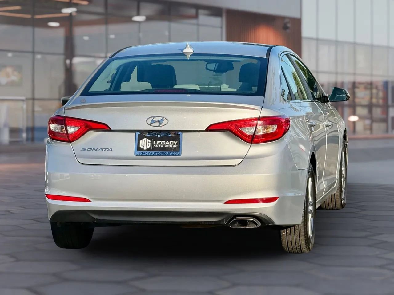 Used 2017 Hyundai Sonata SE image 3