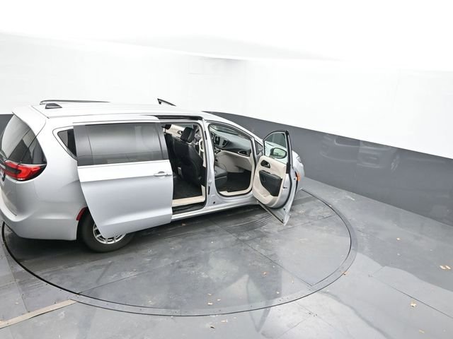 Used 2024 Chrysler Pacifica Touring-L image 66