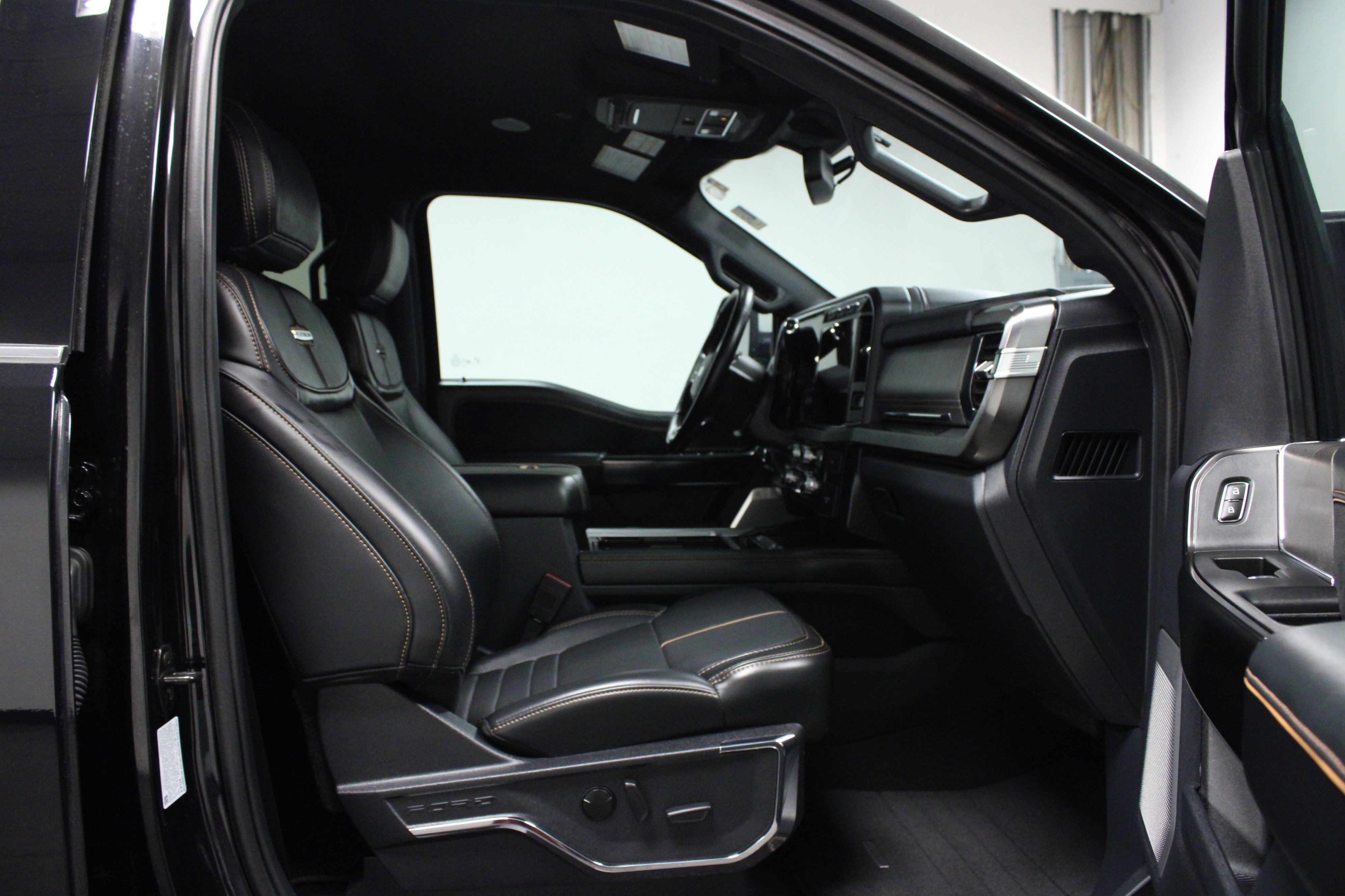 Used 2023 Ford F350 Platinum image 16