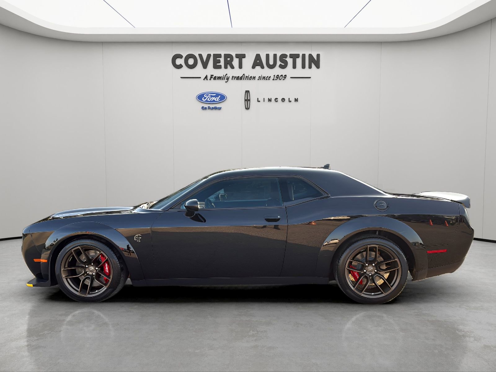 Used 2023 Dodge Challenger SRT Hellcat RWD image 2