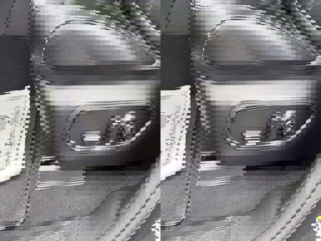 Used 2022 Jeep Grand Cherokee L Limited AWD/4WD image 18