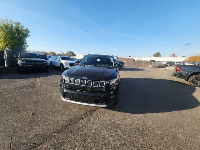 Certified 2022 Jeep Compass Limited w/ Sun and Sound Group AWD/4WD image 4