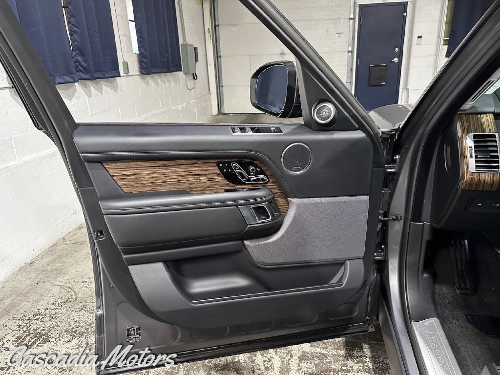 Used 2018 Land Rover Range Rover Supercharged AWD/4WD image 20