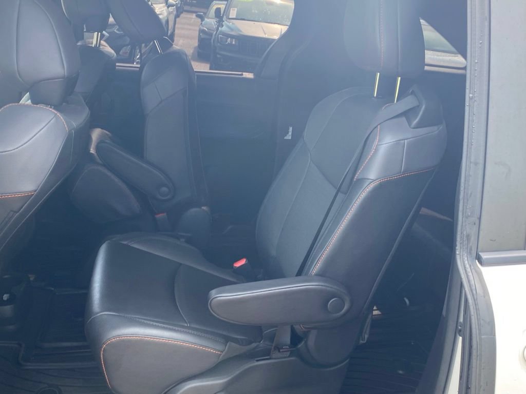 Used 2023 Toyota Sienna XSE FWD image 9