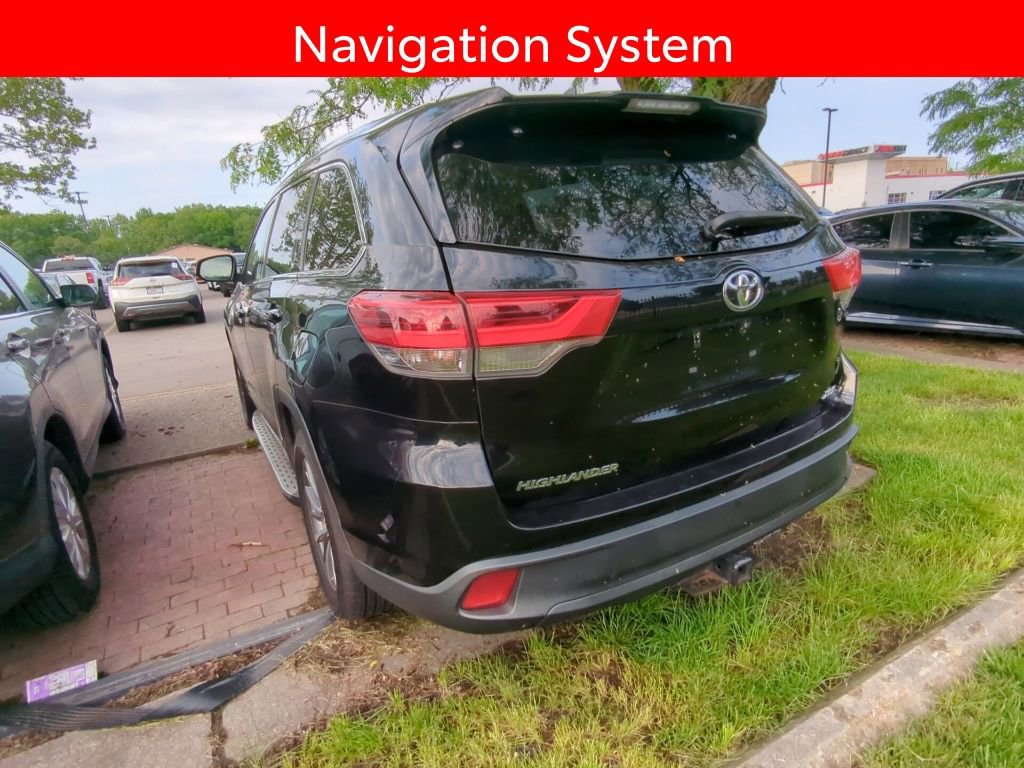 Used 2019 Toyota Highlander XLE FWD image 4