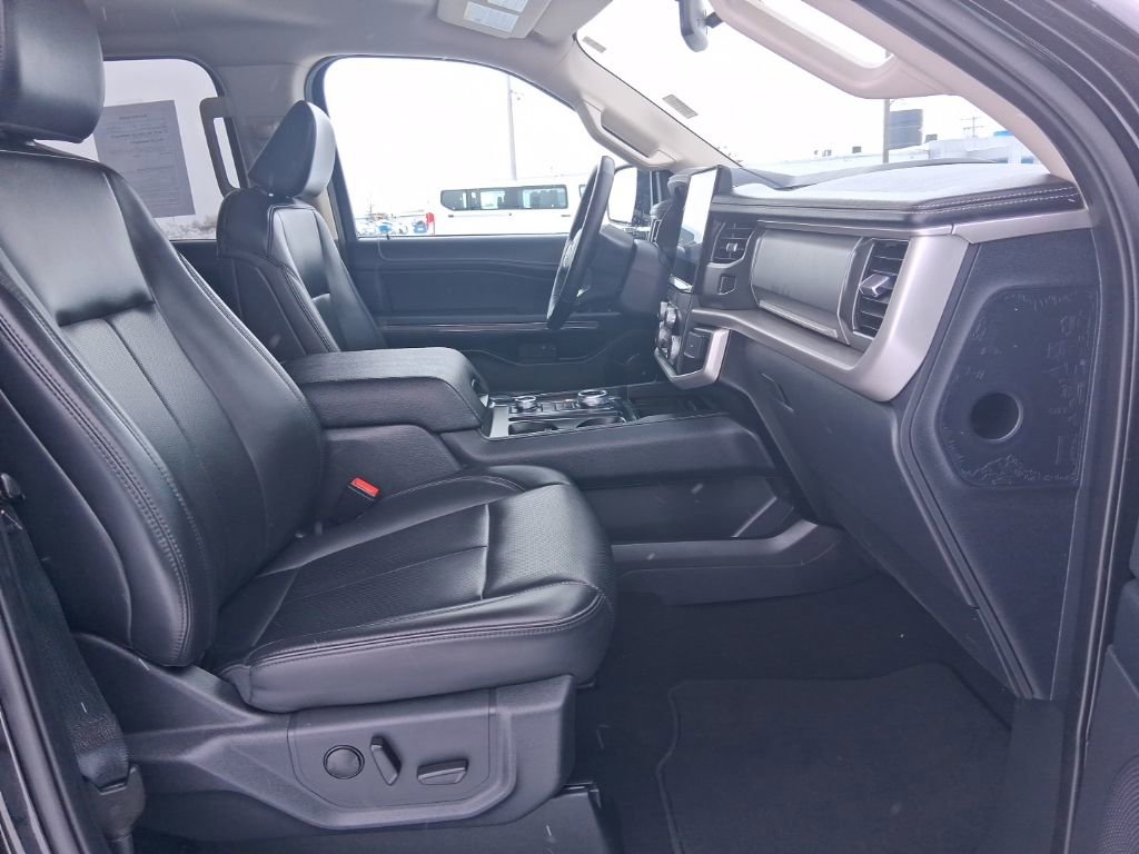 Used 2024 Ford Expedition Max XLT image 18