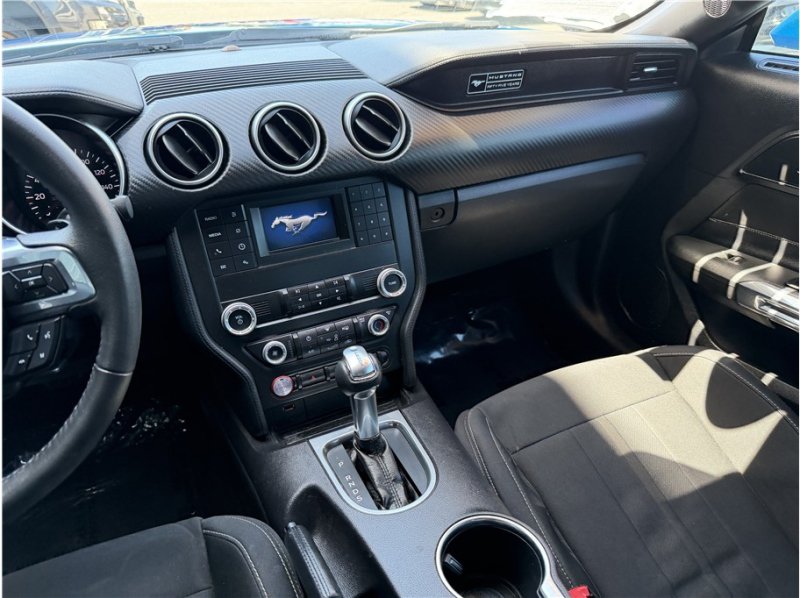 Used 2020 Ford Mustang Coupe RWD image 32