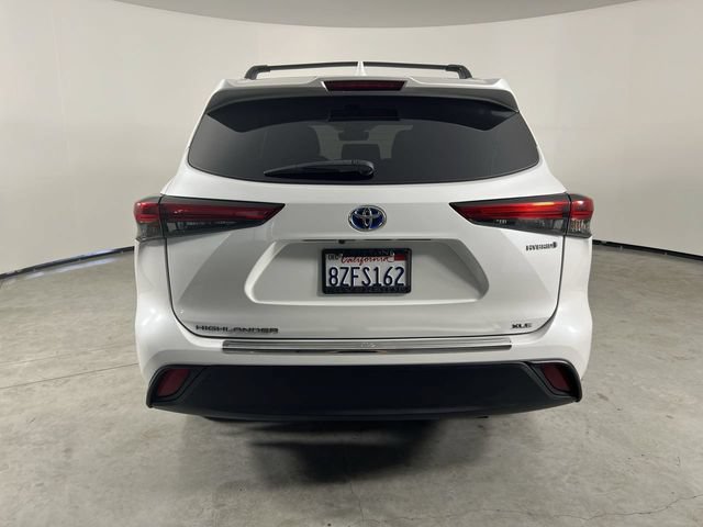 Used 2022 Toyota Highlander XLE AWD/4WD image 7