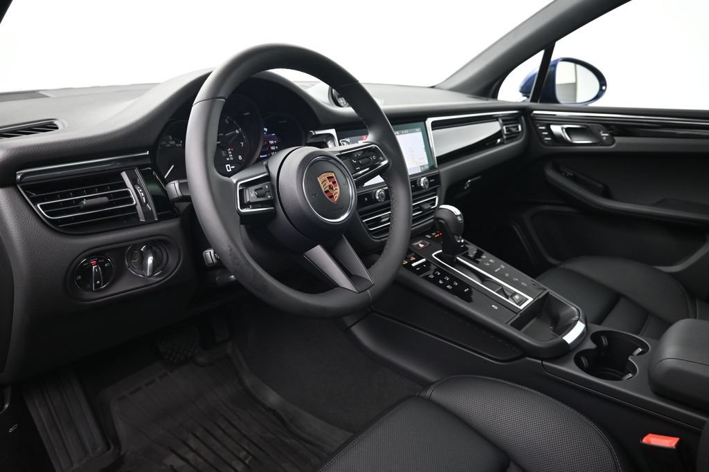 New 2026 Porsche Macan AWD/4WD image 4