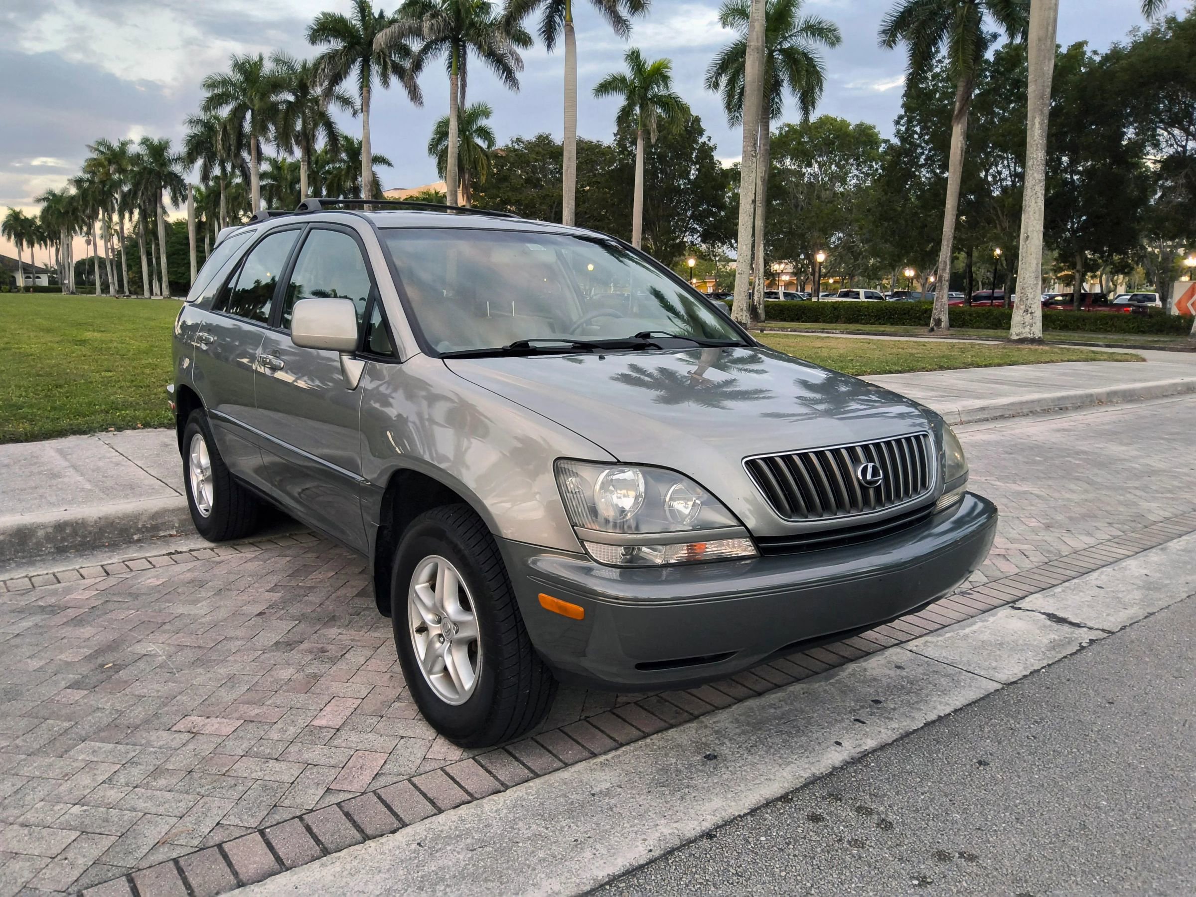 Used 2000 Lexus RX 300 4WD w/ Premium Pkg