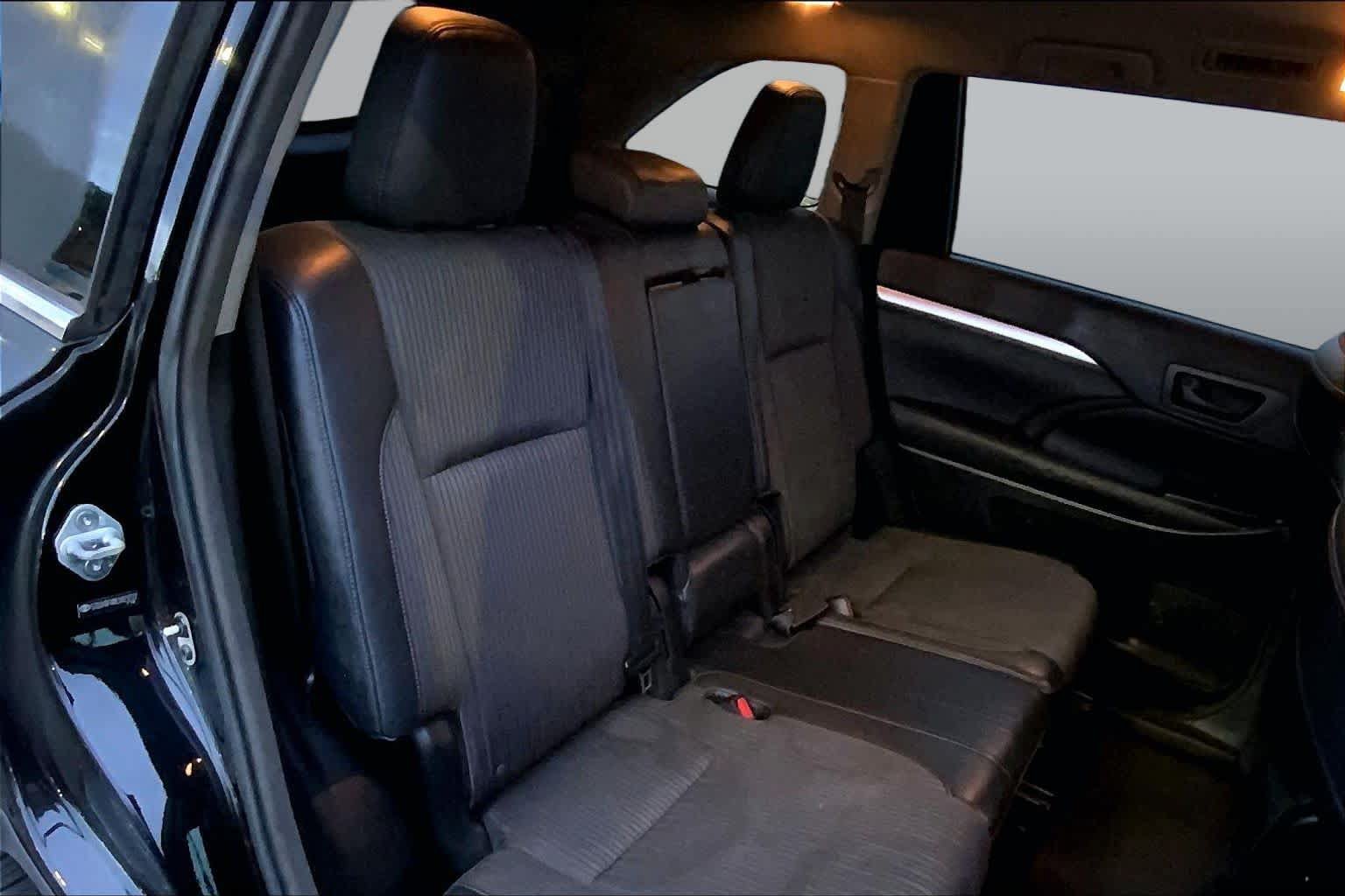 Used 2014 Toyota Highlander Plus FWD image 19