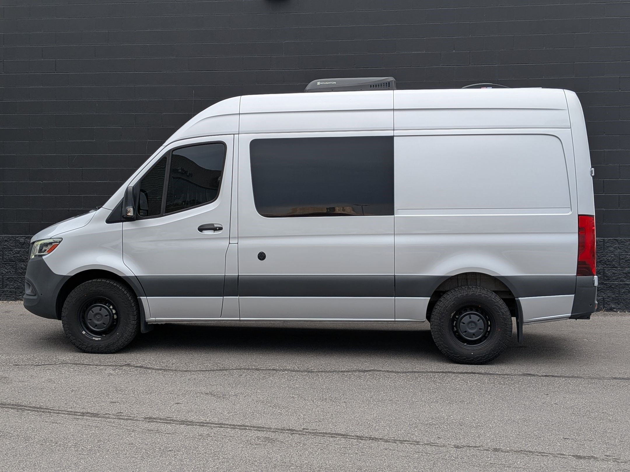Used 2024 Mercedes-Benz Sprinter 2500 image 9