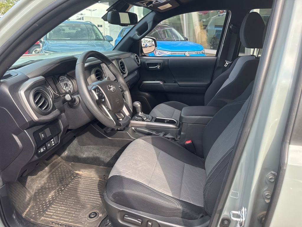 Used 2022 Toyota Tacoma TRD Off-Road AWD/4WD image 9