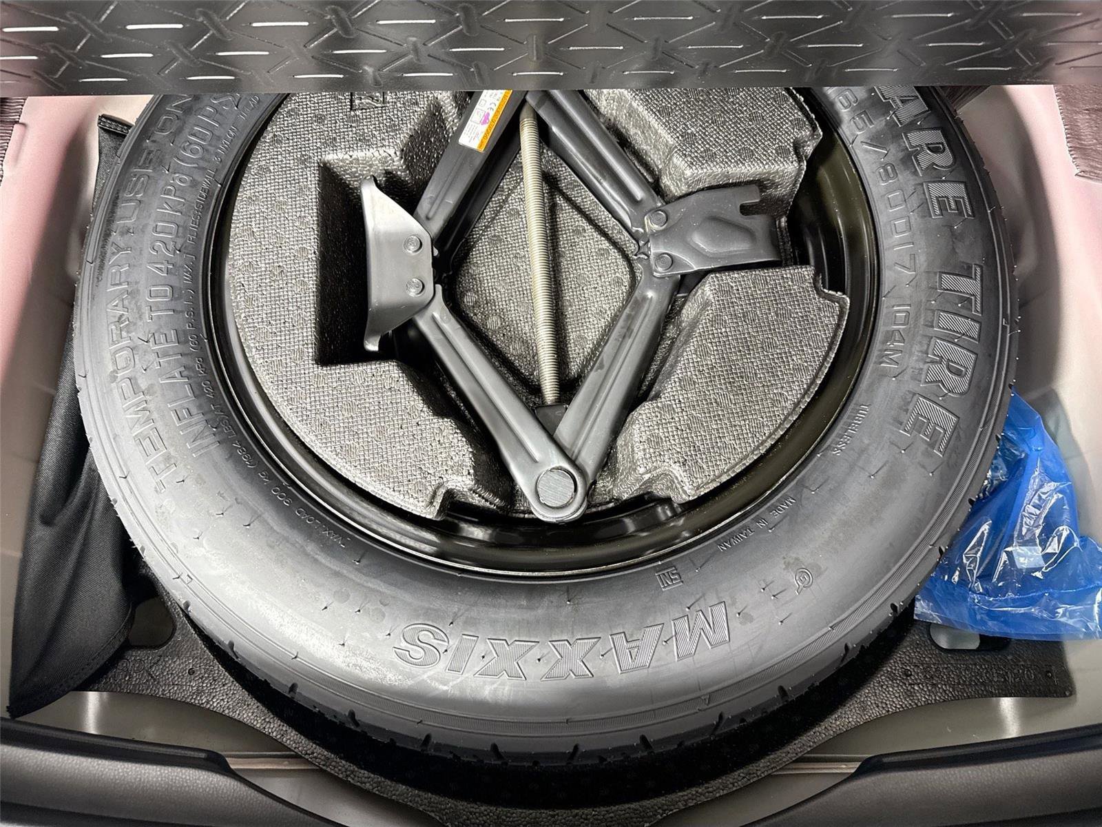 Certified 2025 Toyota RAV4 LE FWD image 36